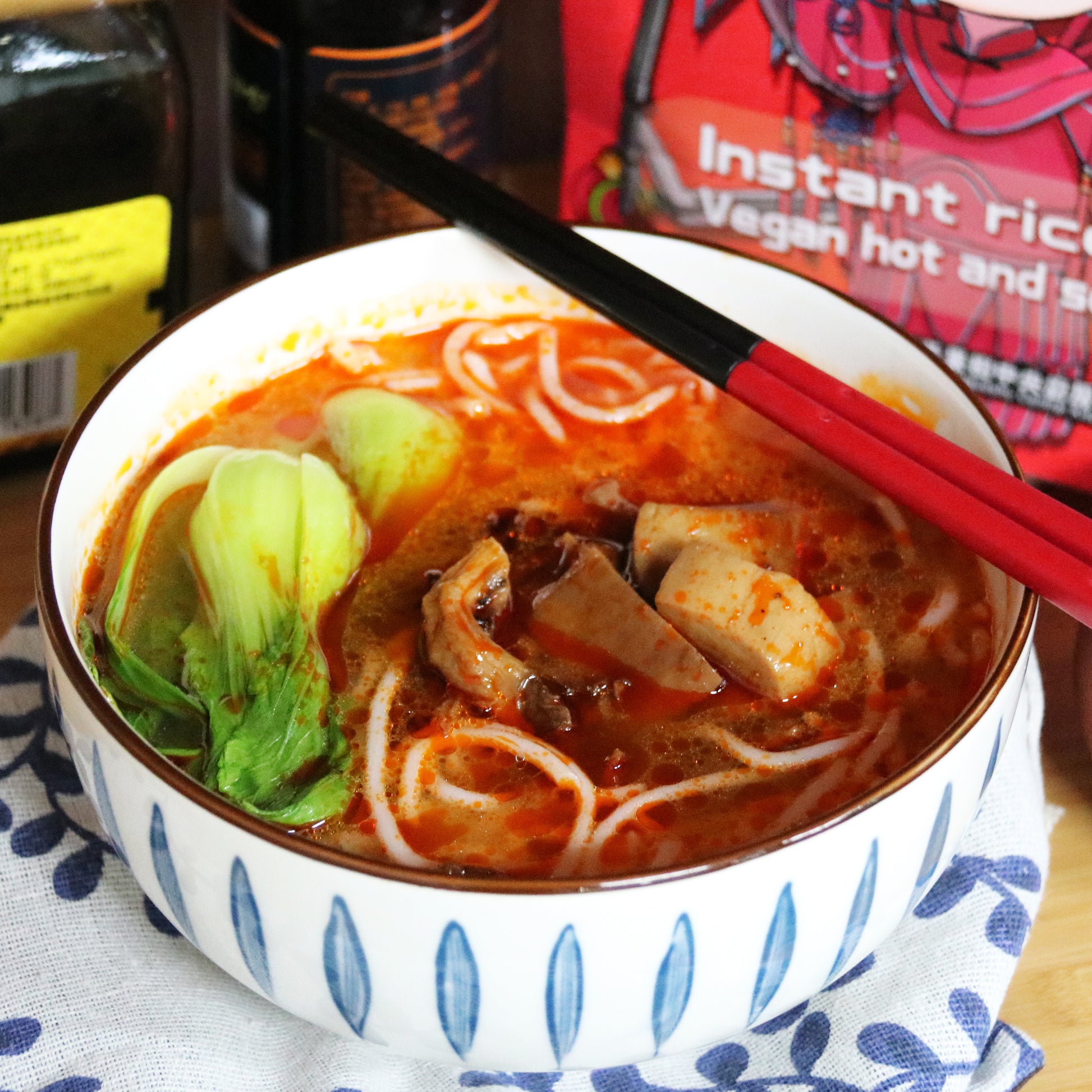 Vegan Hot and Sour Mushroom Instant Rice Noodles main02